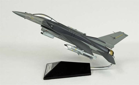 Lockheed Martin F-16C Falcon Block 60 1/40 Scale Model