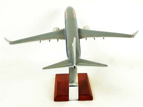 Desktop Boeing 737-800 American 1/100 Scale Model