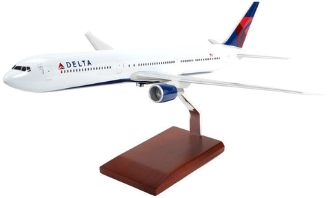 Executive Series Delta Air Lines Boeing 767-400 Model