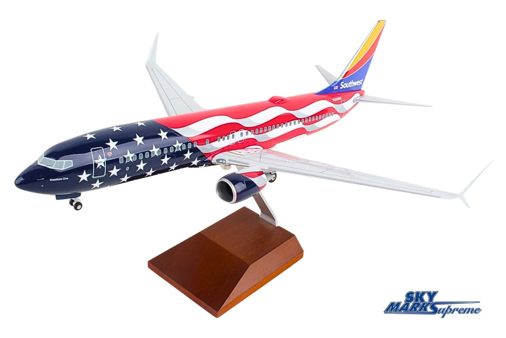 SKYMARKS SOUTHWEST 737-800 1/100 FREEDOM ONE W/WOOD STAND&GE