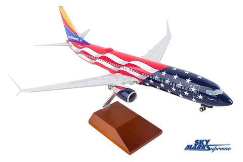 SKYMARKS SOUTHWEST 737-800 1/100 FREEDOM ONE W/WOOD STAND&GE