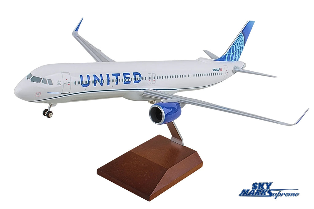 SKYMARKS UNITED A321NEO 1/100 W/WOOD STAND & GEAR