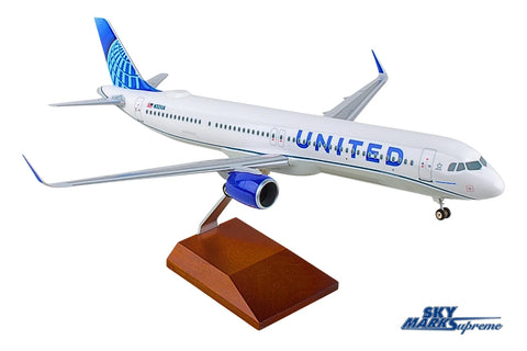 SKYMARKS UNITED A321NEO 1/100 W/WOOD STAND & GEAR