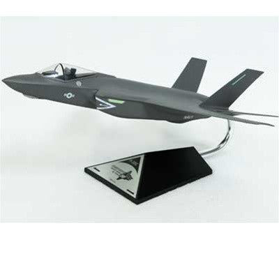Executive Series Lockheed Martin F-35C Generic Carrier Version 1/48 Scale  Model