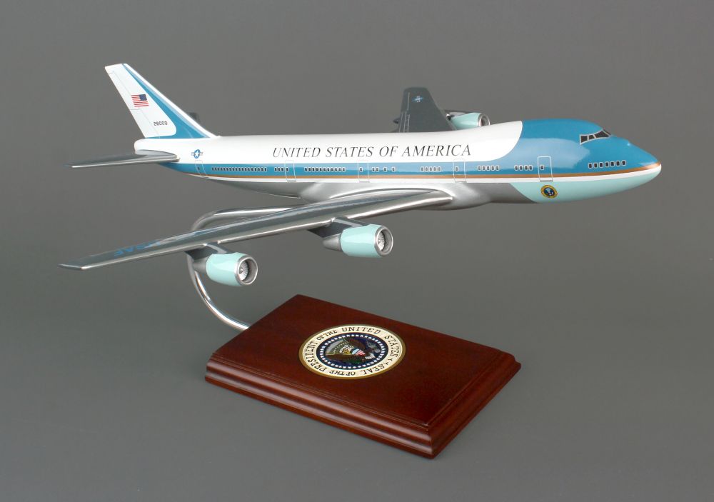 Executive Series Boeing VC-25 747 "Air Force One" 1/144 Scale Mahogany Model